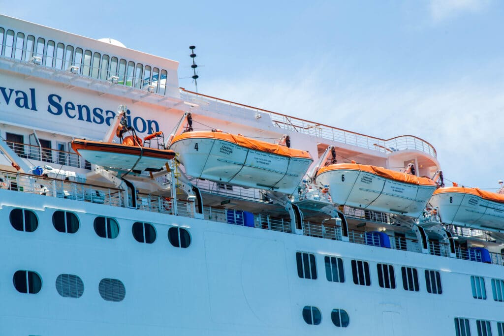 number of lifeboats on a cruise ship