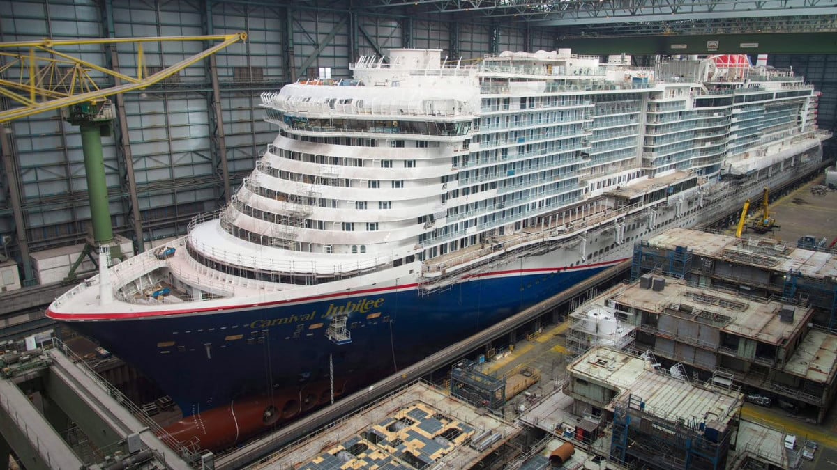 making of a huge cruise ship